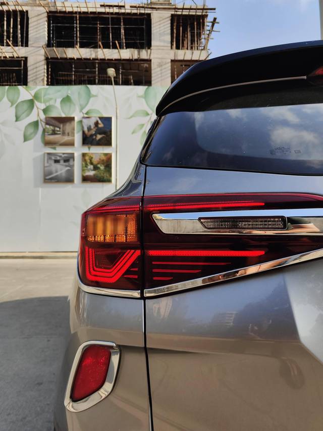 https://images10.gaadi.com/usedcar_image/4516696/original/processed_8e7215ed1d207157ebbd6389ec604a8c.jpg?imwidth=6402