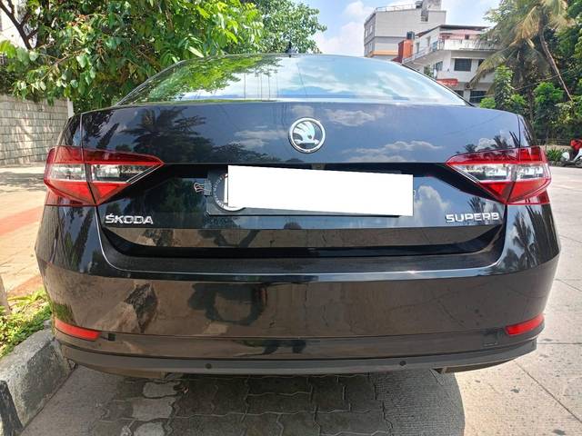 https://images10.gaadi.com/usedcar_image/4516708/original/processed_e21678e8404914ded776b6847e6349a3.jpg?imwidth=6402