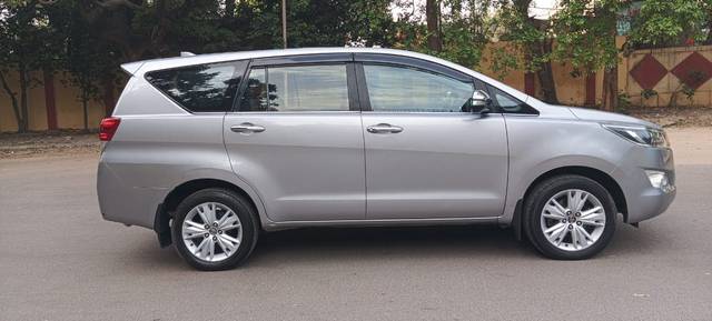 https://images10.gaadi.com/usedcar_image/4516709/original/5a00c1f84bb1ad63c5c8700836351311.jpeg?imwidth=6401
