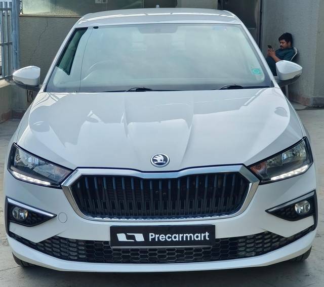 https://images10.gaadi.com/usedcar_image/4516726/original/2576750fc66482401aaf8bea01db58cd.jpeg?imwidth=6402