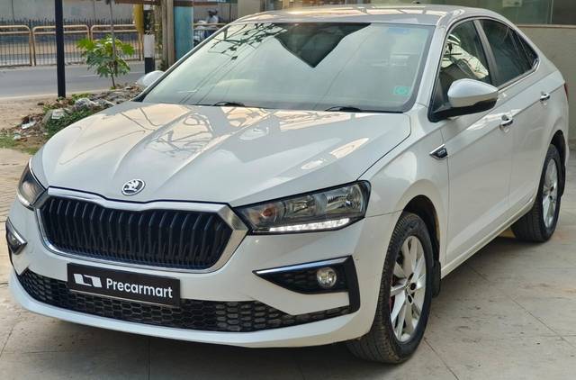 https://images10.gaadi.com/usedcar_image/4516726/original/ac9d61eee00b0318ff3380d37faef34b.jpeg?imwidth=6401