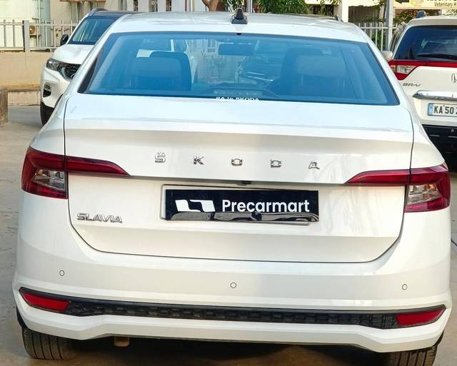 https://images10.gaadi.com/usedcar_image/4516726/original/processed_1c6c16f84eee00f58b6c54d147e97494.jpeg?imwidth=6401