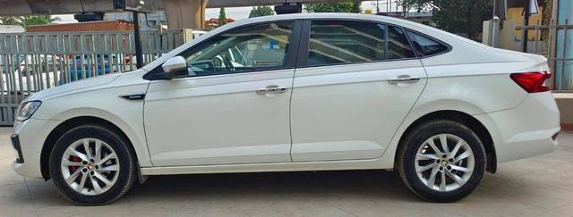 https://images10.gaadi.com/usedcar_image/4516726/original/processed_c3bda6f4d8d05a5d9f551bc65ba1a2ac.jpeg?imwidth=6402