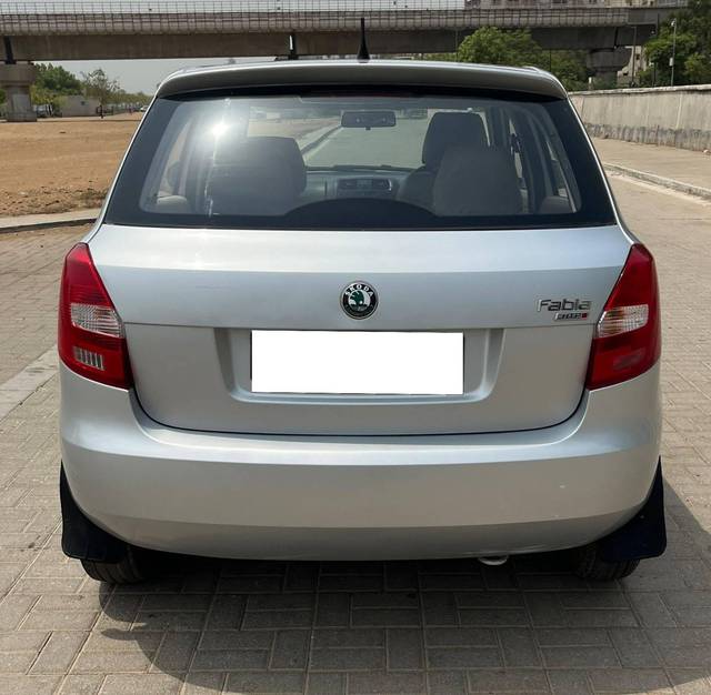 https://images10.gaadi.com/usedcar_image/4516733/original/processed_e62c7acac1b8310ed1094e66b356a7a2.jpg?imwidth=6401