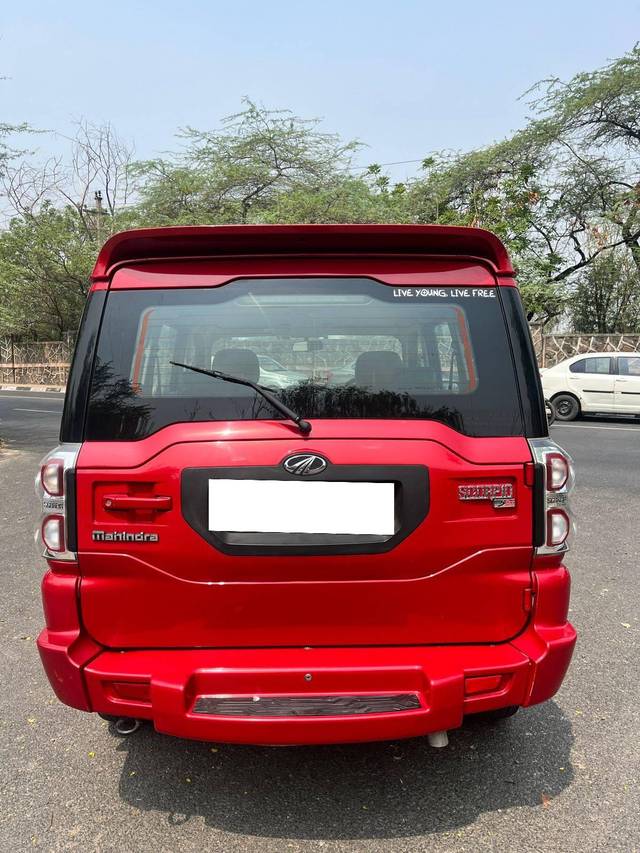 https://images10.gaadi.com/usedcar_image/4516739/original/processed_135bfef267d650ae610dc52ec31eb844.jpg?imwidth=6402