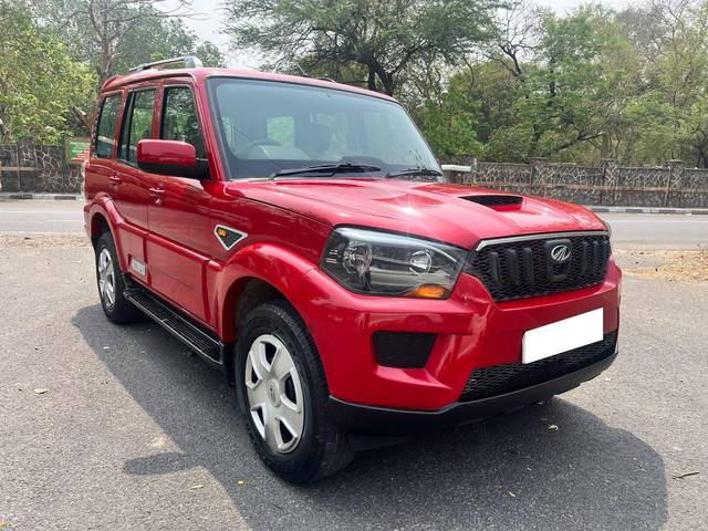 https://images10.gaadi.com/usedcar_image/4516739/original/processed_7275cab1ac82d01e7d678155972538b8.jpg?imwidth=6400