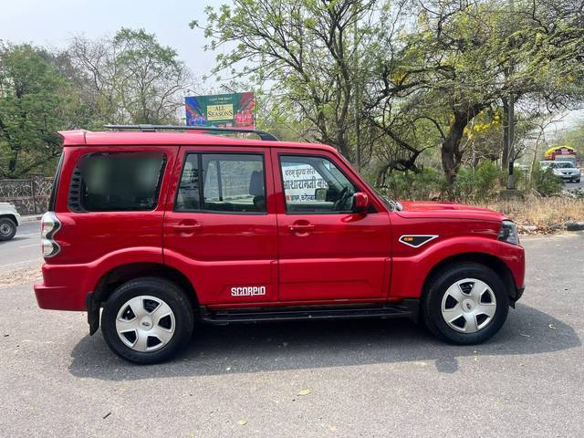 https://images10.gaadi.com/usedcar_image/4516739/original/processed_dc9cbc35f12ebaf706677a30919b2906.jpg?imwidth=6401
