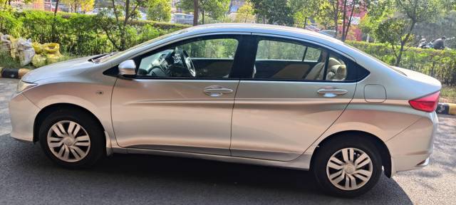 https://images10.gaadi.com/usedcar_image/4516744/original/processed_68bd178c1e203b1af95f15653fc6669d.jpg?imwidth=6402