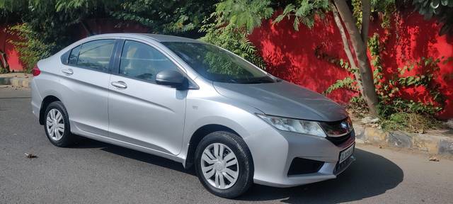 https://images10.gaadi.com/usedcar_image/4516744/original/processed_8dd3c0facb35a44c72ead53b96356918.jpg?imwidth=6400