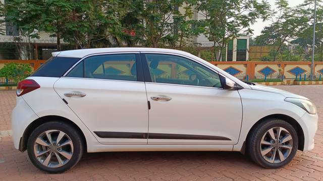 https://images10.gaadi.com/usedcar_image/4516749/original/6bbccf57b25b9efada69cfbea874c838.jpg?imwidth=6401