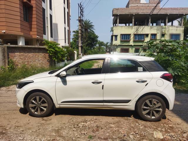 https://images10.gaadi.com/usedcar_image/4516749/original/processed_21ce189a389eb492ab461be165357a77.jpg?imwidth=6402