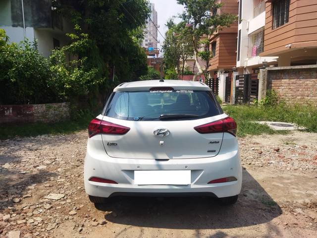 https://images10.gaadi.com/usedcar_image/4516749/original/processed_a009573a38ea33cce5a25c1ebce660d9.jpg?imwidth=6401