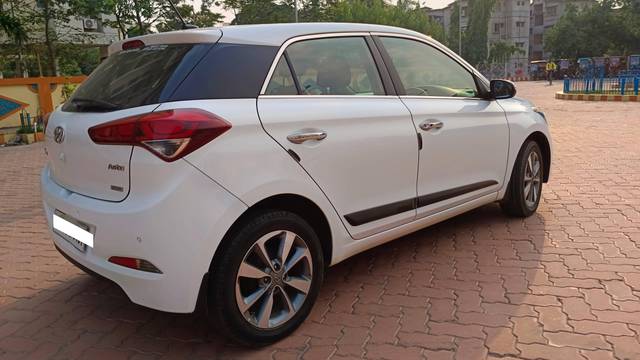 https://images10.gaadi.com/usedcar_image/4516749/original/processed_a610c35578bfffa84a3fe3ca2a4a2992.jpg?imwidth=6402