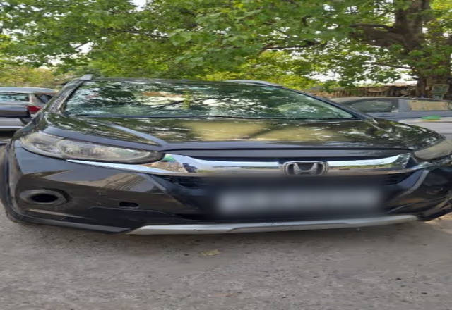 https://images10.gaadi.com/usedcar_image/4516754/original/f8396b0a-0c4c-4b21-b4ba-0a1705f9857c.?imwidth=6400