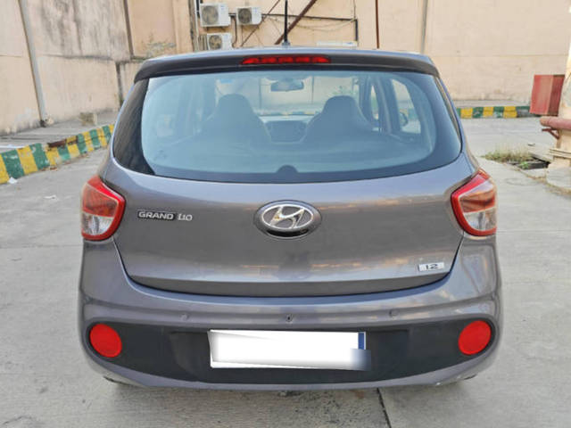 https://images10.gaadi.com/usedcar_image/4516782/original/processed_249ad111ec354c855664a9e423636ba5.png?imwidth=6402