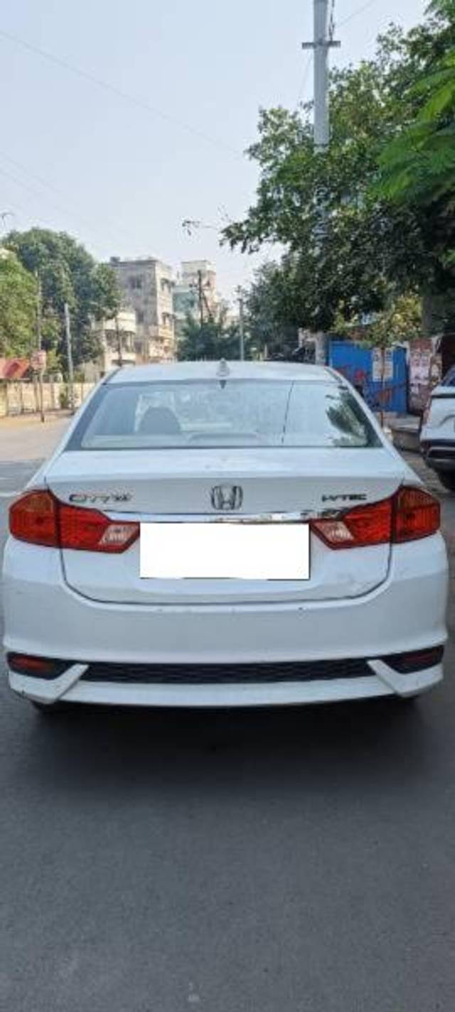 https://images10.gaadi.com/usedcar_image/4516792/original/processed_a9b95073-5d3f-4cc9-a1f0-f9379626f565.jpg?imwidth=6401