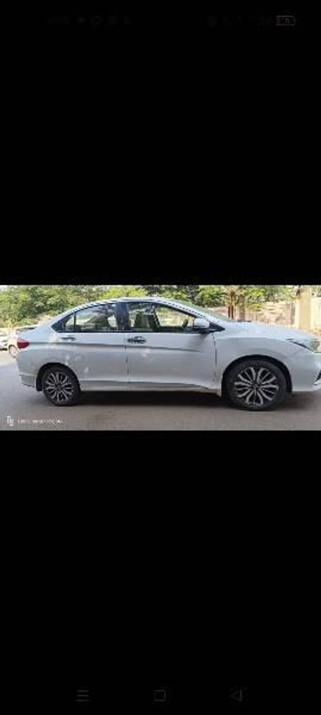 https://images10.gaadi.com/usedcar_image/4516792/original/processed_d2ace61b-9761-4b3c-b0ed-529231f2d95b.jpg?imwidth=6402