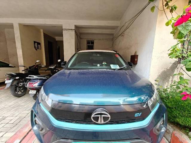 https://images10.gaadi.com/usedcar_image/4516803/original/processed_5c9ffe9e-b5f2-408c-a7e0-6eb152d5351c.jpg?imwidth=6400