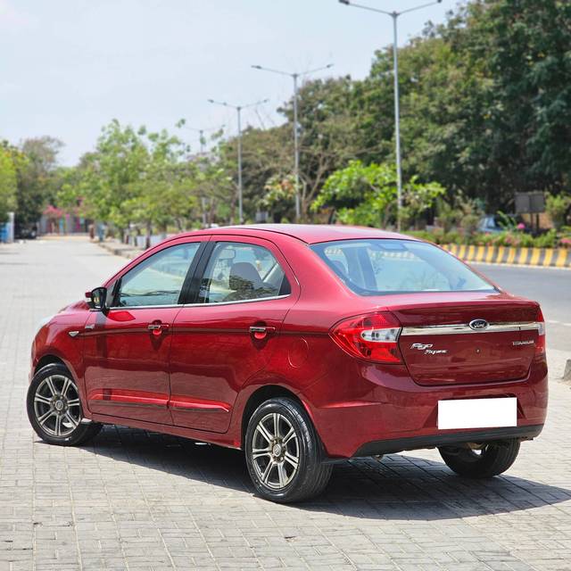 https://images10.gaadi.com/usedcar_image/4516813/original/processed_4951264cd8b8bd811d1881349fb8f2a3.jpg?imwidth=6401