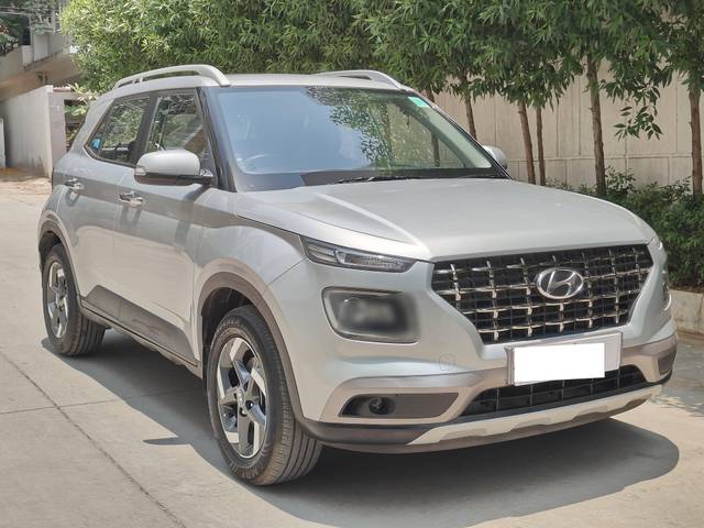 https://images10.gaadi.com/usedcar_image/4516822/original/processed_e6e52e4257dde9e7ff0e87747bc49a21.jpg?imwidth=6400