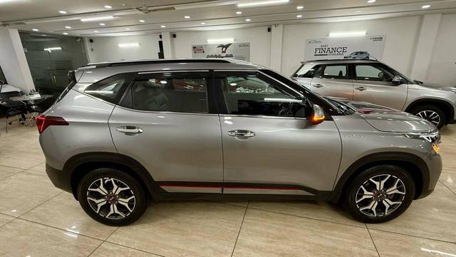 https://images10.gaadi.com/usedcar_image/4516830/original/processed_e641a8ad8baa781b0e7489af8d1ef3d3.jpg?imwidth=6401