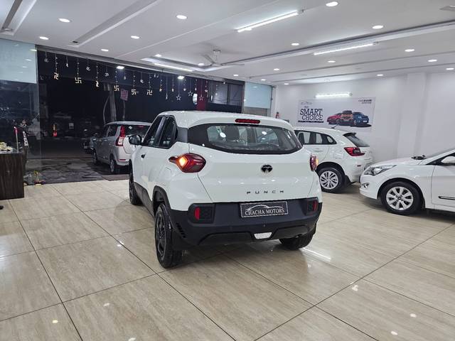 https://images10.gaadi.com/usedcar_image/4516838/original/aa7bca89a0e545b474683a4019c24a70.jpg?imwidth=6402