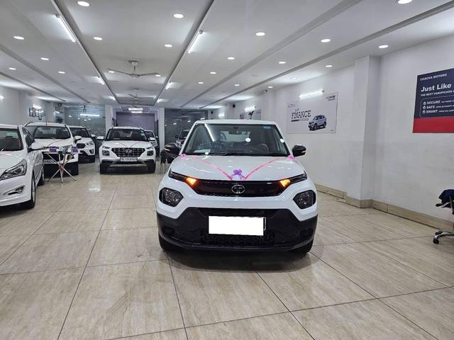 https://images10.gaadi.com/usedcar_image/4516838/original/processed_08a520d913450acc65c1a13dde27aa97.jpg?imwidth=6400