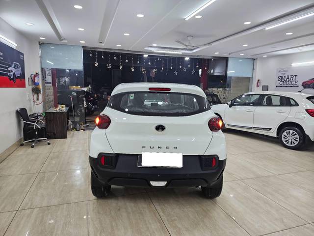https://images10.gaadi.com/usedcar_image/4516838/original/processed_de9ceec23f573f0ba2f2d46685e5bcac.jpg?imwidth=6402