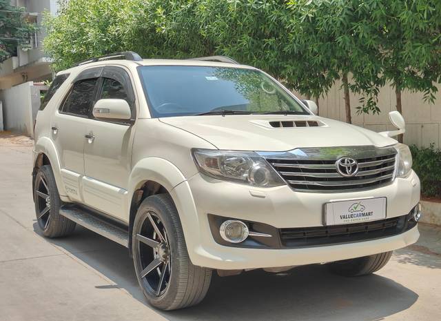 https://images10.gaadi.com/usedcar_image/4516904/original/503d13e8649d4b02a6ed1b784e982332.jpg?imwidth=6401