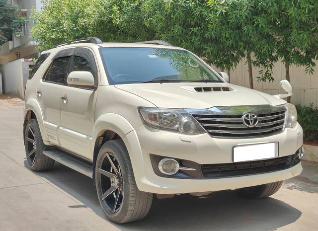 https://images10.gaadi.com/usedcar_image/4516904/original/processed_503d13e8649d4b02a6ed1b784e982332.jpg?imwidth=6400