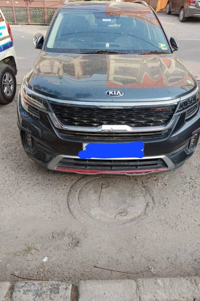 https://images10.gaadi.com/usedcar_image/4516908/original/b24ffeed6d97f0c02aa11cdfb865c43d.jpg?imwidth=6400