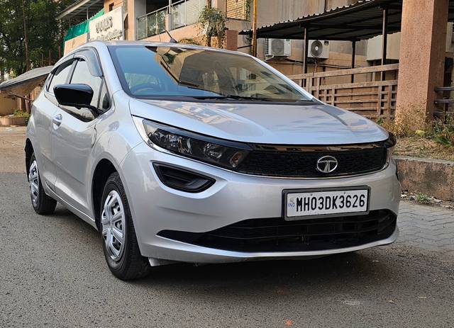 https://images10.gaadi.com/usedcar_image/4516909/original/3261d27894ec52e79f44f7c039c607fe.jpg?imwidth=6400