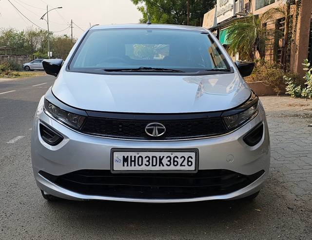 https://images10.gaadi.com/usedcar_image/4516909/original/a1c541b26902099e966f79b25acbd743.jpg?imwidth=6401