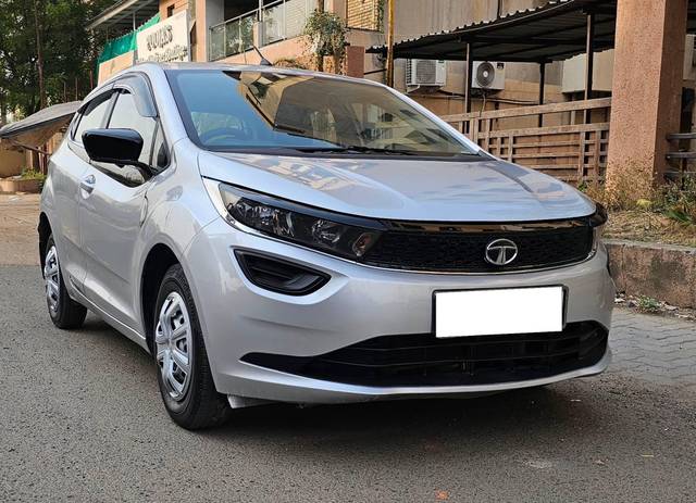 https://images10.gaadi.com/usedcar_image/4516909/original/processed_3261d27894ec52e79f44f7c039c607fe.jpg?imwidth=6400