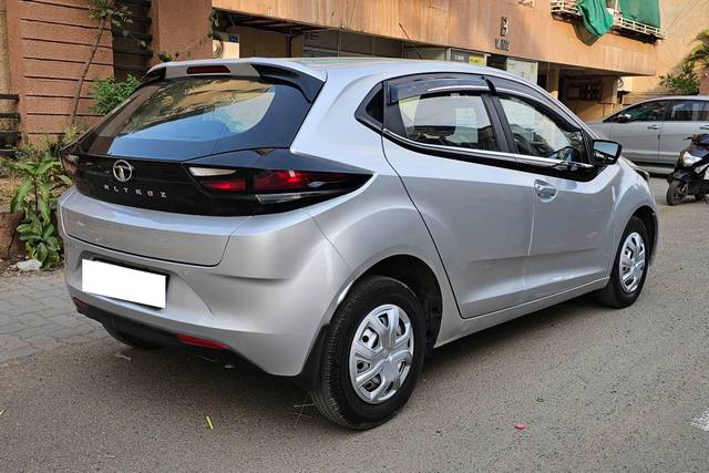 https://images10.gaadi.com/usedcar_image/4516909/original/processed_3b1bbcd52cdde4ed7e74bbb09fb95283.jpg?imwidth=6401