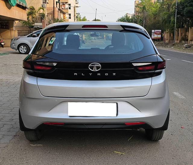 https://images10.gaadi.com/usedcar_image/4516909/original/processed_d728ed9e33ecfd9de6492c65b92b411a.jpg?imwidth=6402
