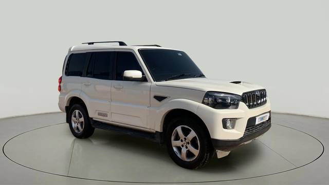 https://images10.gaadi.com/usedcar_image/4516916/original/518643b8aa4f711995a4a77df02bf550.jpg?imwidth=6400