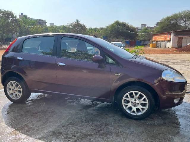 https://images10.gaadi.com/usedcar_image/4516937/original/processed_0d26ccc7-821f-4673-8d5c-559a5efe8326.jpeg?imwidth=6400