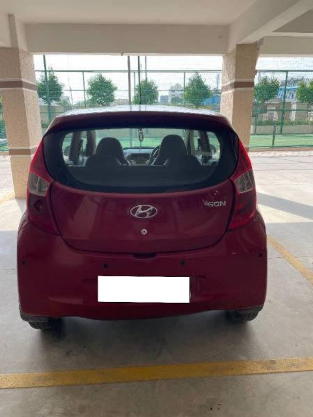 https://images10.gaadi.com/usedcar_image/4516942/original/processed_f2912fc9-a797-4fef-b260-bd8ed19fd310.jpg?imwidth=6401