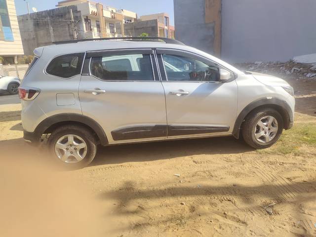 https://images10.gaadi.com/usedcar_image/4516992/original/1e06316f-622d-49f1-a5c9-3dcc0ece334f.jpg?imwidth=6402