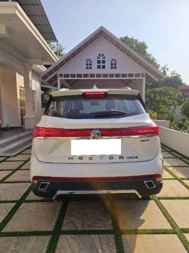 https://images10.gaadi.com/usedcar_image/4516999/original/processed_8e2bcce2-39b7-446e-86fb-eacbd91ba0c9.jpeg?imwidth=6402