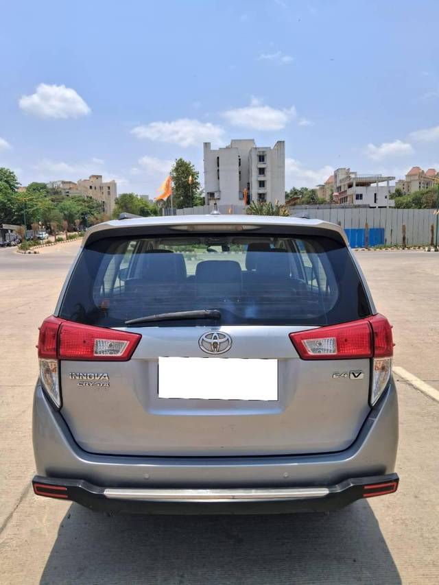 https://images10.gaadi.com/usedcar_image/4517000/original/processed_7034ab7bdd30ce9eb033e9a06b90dce6.jpg?imwidth=6402