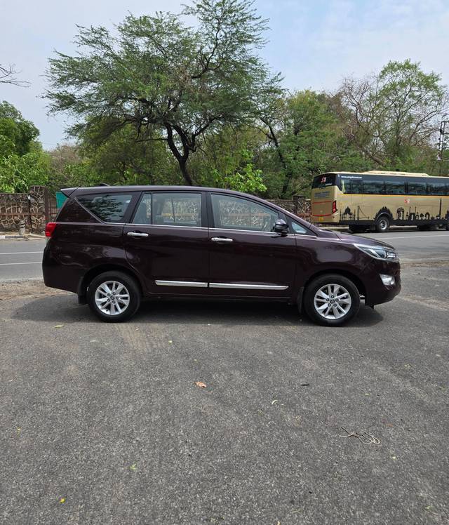 https://images10.gaadi.com/usedcar_image/4517045/original/processed_2a6f0d75af613e199032bde28a4019c0.jpg?imwidth=6401