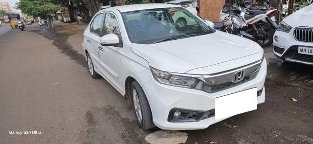 https://images10.gaadi.com/usedcar_image/4517046/original/processed_2e3d9f52-cefe-4290-9f49-414d81fe4d3d.jpg?imwidth=6400