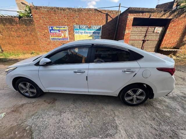 https://images10.gaadi.com/usedcar_image/4517052/original/processed_25d39c85-738d-48dd-a81a-8d29b96ae4c9.jpg?imwidth=6402