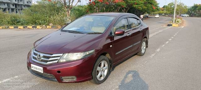 https://images10.gaadi.com/usedcar_image/4517056/original/fc8e22ddc6c14a2a7566095b52d81bad.jpg?imwidth=6402
