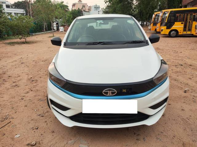 https://images10.gaadi.com/usedcar_image/4517060/original/processed_1ac1dbd6ae8851678c219a3986803ef8.jpg?imwidth=6400