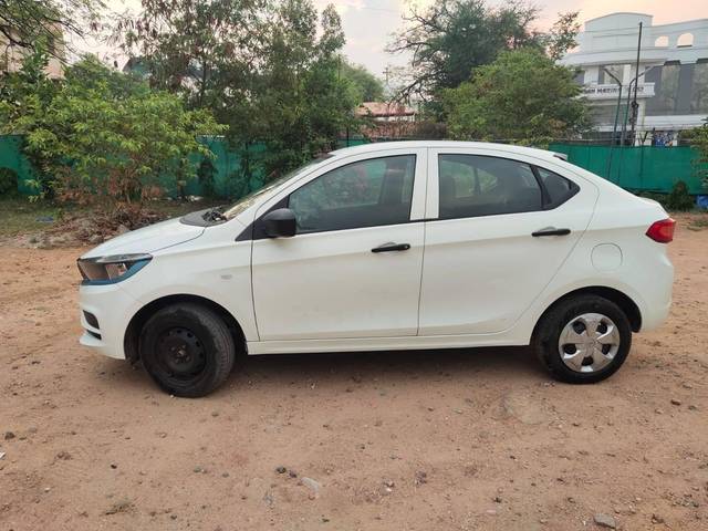 https://images10.gaadi.com/usedcar_image/4517060/original/processed_fd27fa4c089f3eaf20a82d90df86d5f2.jpg?imwidth=6402