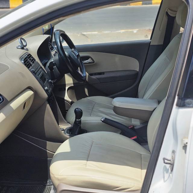 https://images10.gaadi.com/usedcar_image/4517113/original/286c8fddad778f19f9ab7936bed3fb60.jpg?imwidth=6402