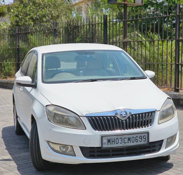 https://images10.gaadi.com/usedcar_image/4517113/original/ed5ca3c7a850dbc61629a9d1ea4addea.jpg?imwidth=6400
